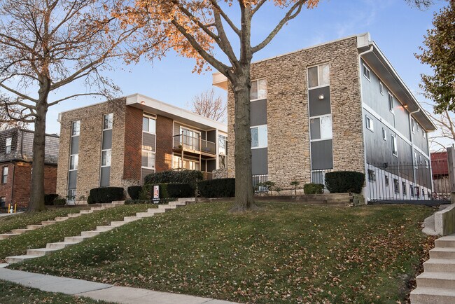Building Photo - 4006-4008 Oak St