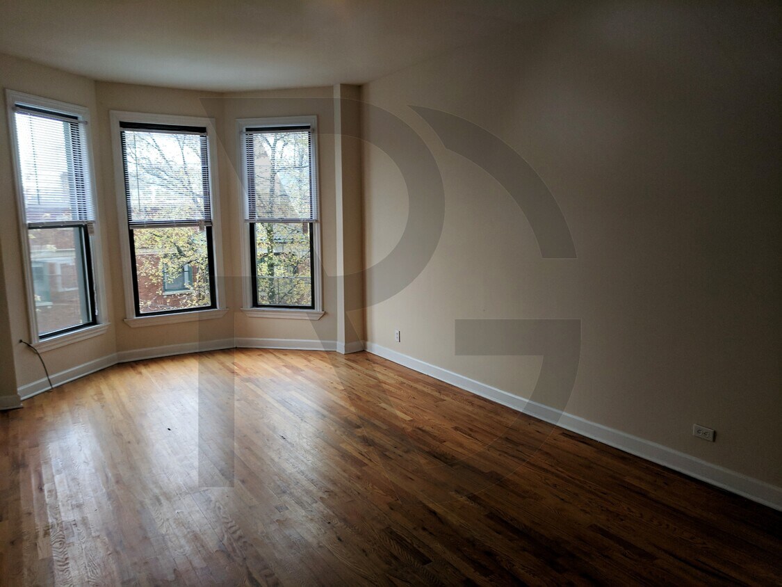Building Photo - 627 W Oakdale Ave