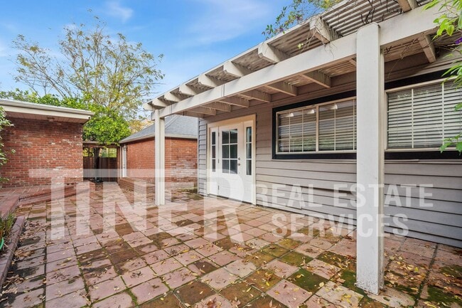 Building Photo - 801 46th St