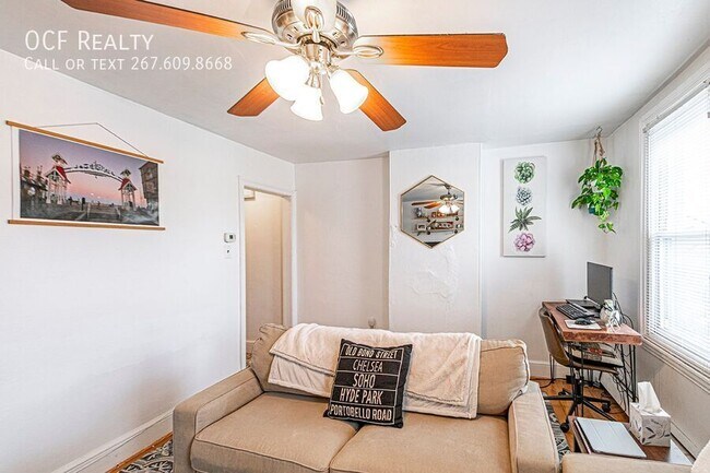 Building Photo - 330 W 3rd Ave