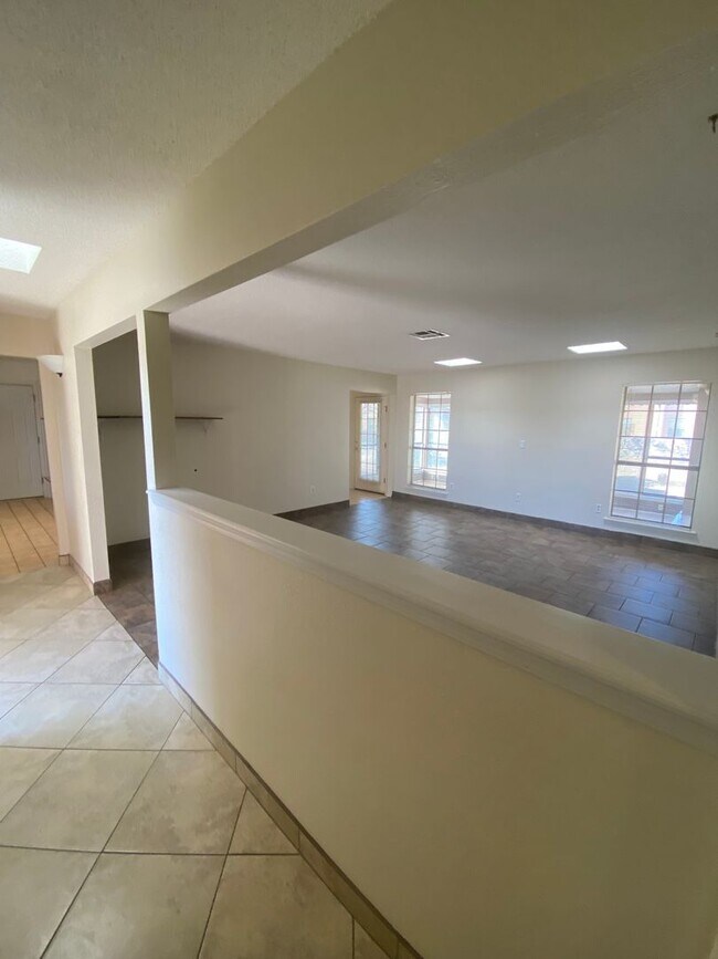 Building Photo - 675 Frank Maes Ave