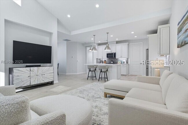 Building Photo - 215 Tropics Ave