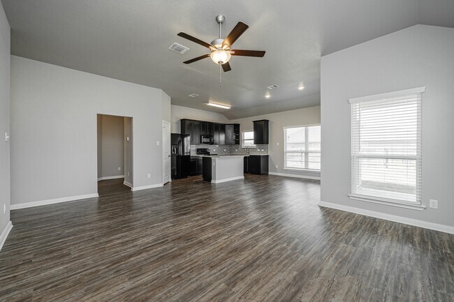 Building Photo - 611 Hollyhock Dr