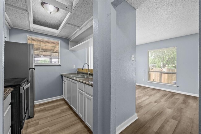 Building Photo - 202 Northcrest Cir