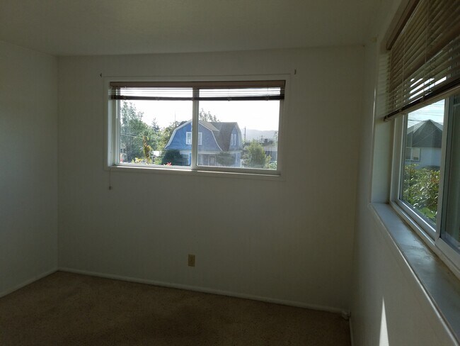 Master Bedroom West Window - 110 N Dean St