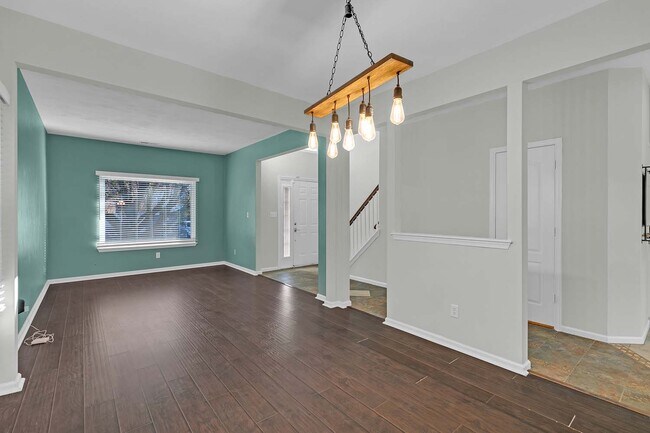 Building Photo - 710 Ray Ave