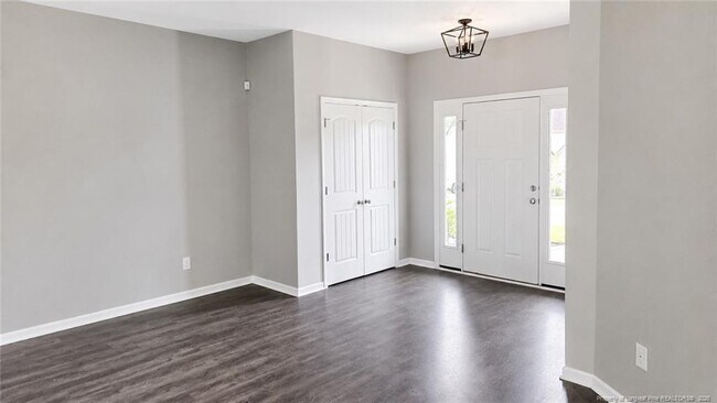 Building Photo - 143 Ledgebrook Ln