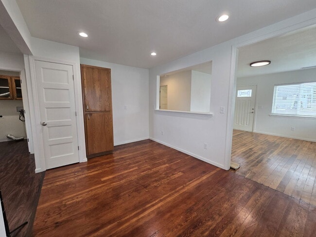 Building Photo - 323 Branton St