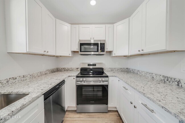 Building Photo - 3904 Ocean View Dr