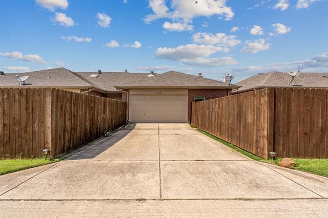 Building Photo - 1314 Poinsettia Blvd