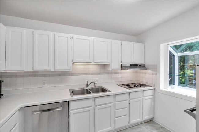 Building Photo - 1807 Fair St