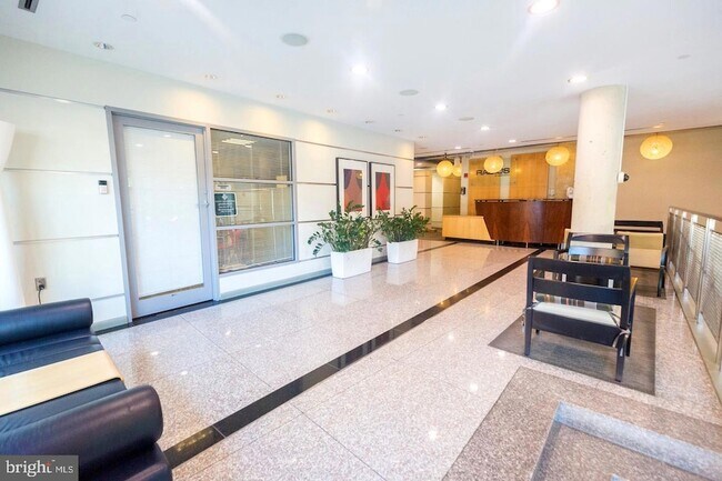 Building Photo - 1300 N Street NW Unit 403