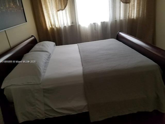 Building Photo - 1430 NE 170th St