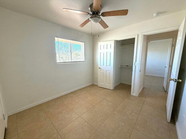 Building Photo - 15841 N Sunny Ln