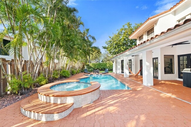 Building Photo - 5424 SW 154th Pl