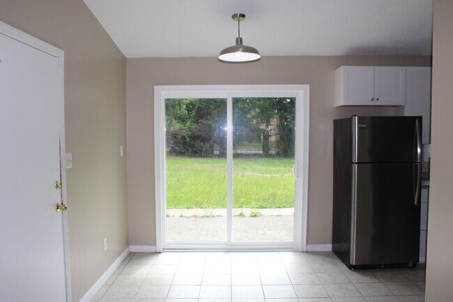 Building Photo - Beautifully renovated home in Newport, NC!