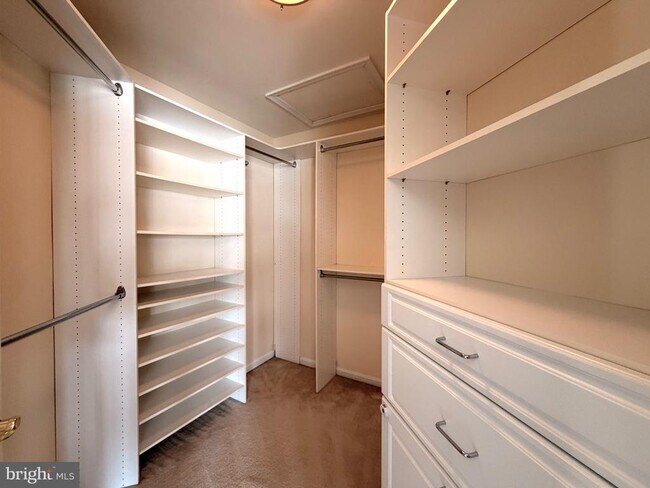 Building Photo - 43086 Shadow Terrace