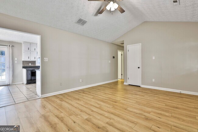 Building Photo - 37 7 Pines Cir
