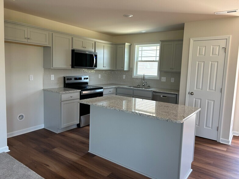 Building Photo - 260 Swinson Dr