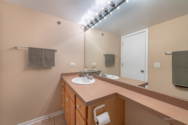 Building Photo - 500 S Clinton St