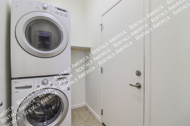 Building Photo - 544 N Alma School Rd