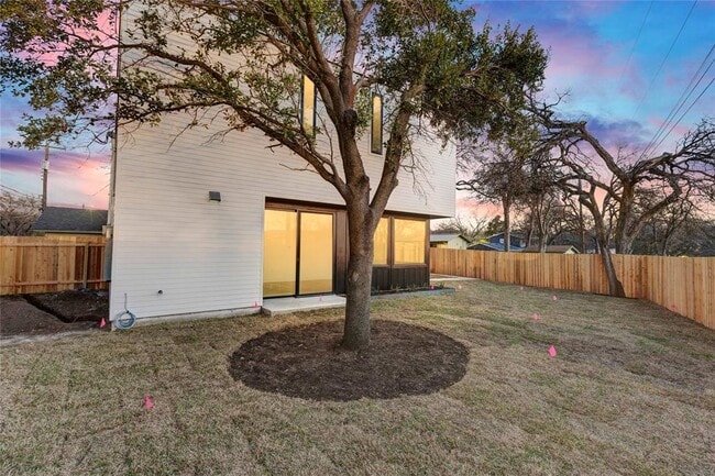 Building Photo - 1804 Sylvan Dr