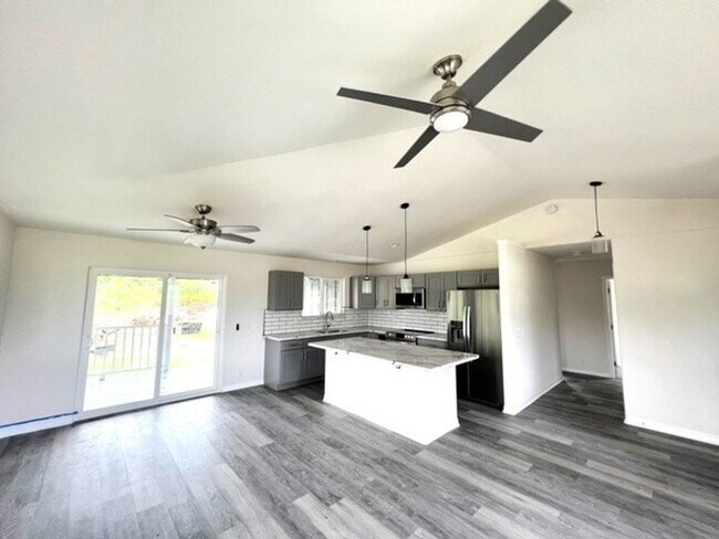 Building Photo - Lovely 3 Bedroom 2 Bath in HPP