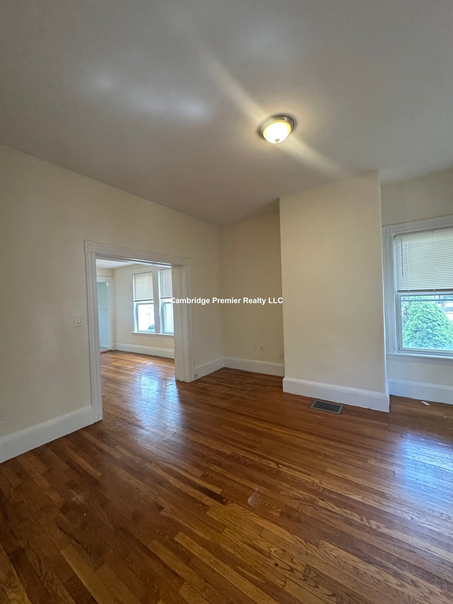 Building Photo - 55 Bonair St