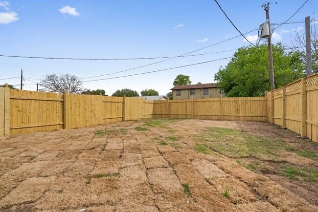 Building Photo - 1153 Magnolia St