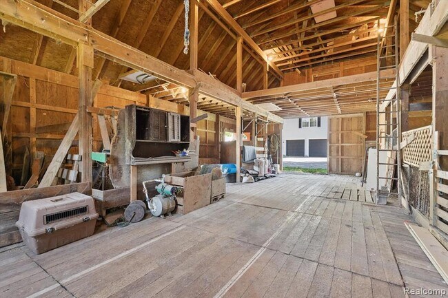 Building Photo - 2860 E Coon Lake Rd