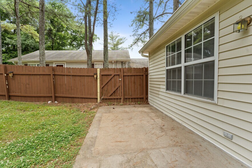Building Photo - 2822 Airwood Dr