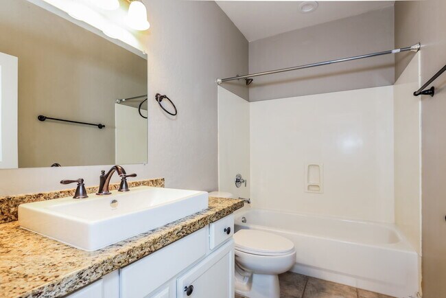 Building Photo - 2102 E Fawn Dr