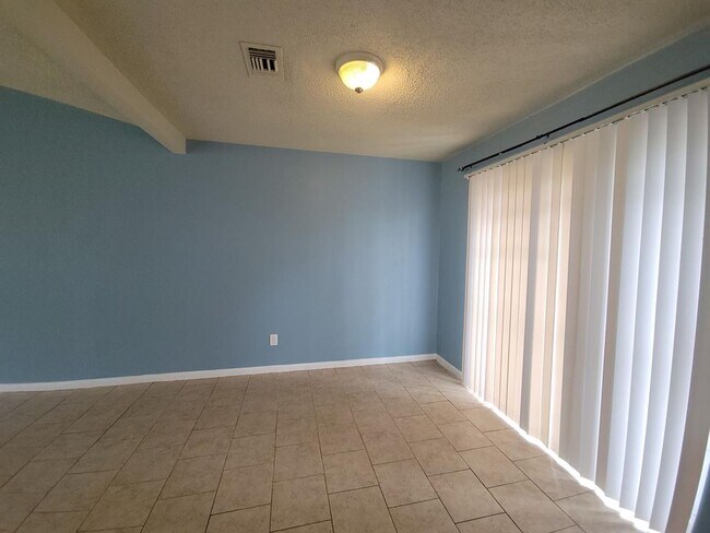 Building Photo - 8714 Valley Song Dr