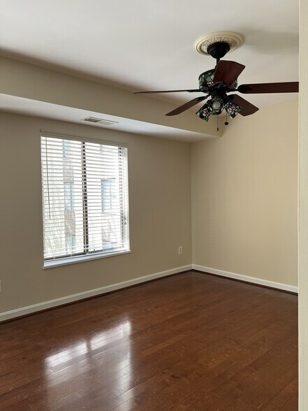Building Photo - 6001 Arlington Blvd