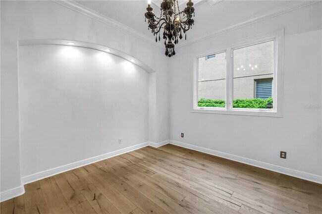 Building Photo - 651 Saxony Blvd