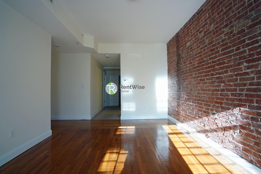 Building Photo - 53 Ashford St