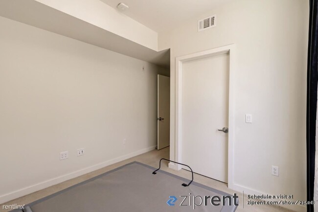 Building Photo - 1 br, 1 bath Condo - 555 Innes Ave, San Fr...