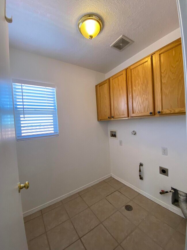 Building Photo - 1412 Stone Canyon Rd NE