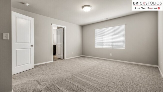 Building Photo - The Perfect Blend of Comfort & Convenience in Puyallup
