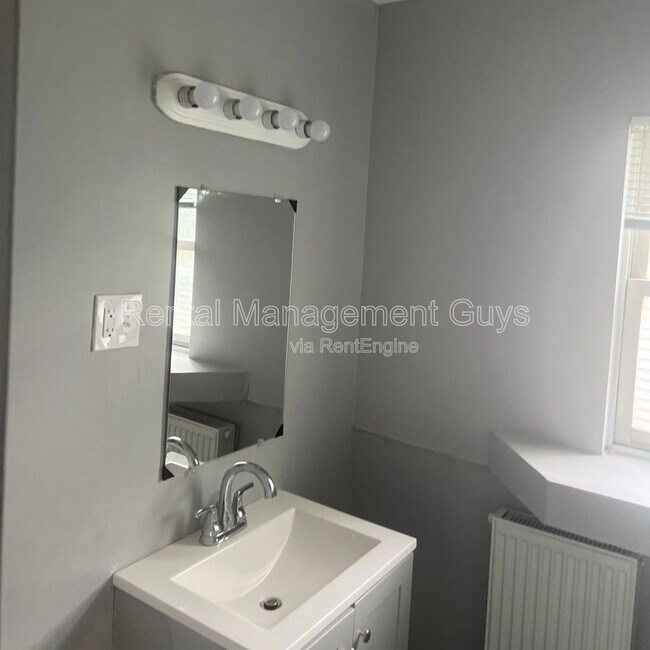 Building Photo - 1015 N Humboldt Ave