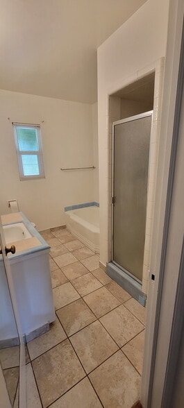 Building Photo - 545 W Hammond Ave