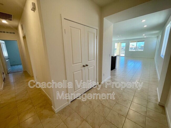 Building Photo - 11611 S Crescent St