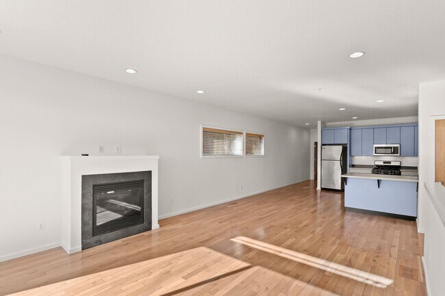 Building Photo - North Portland Recently Renovated Condo