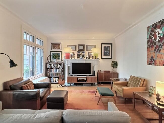 Building Photo - 2921 N Pine Grove Ave