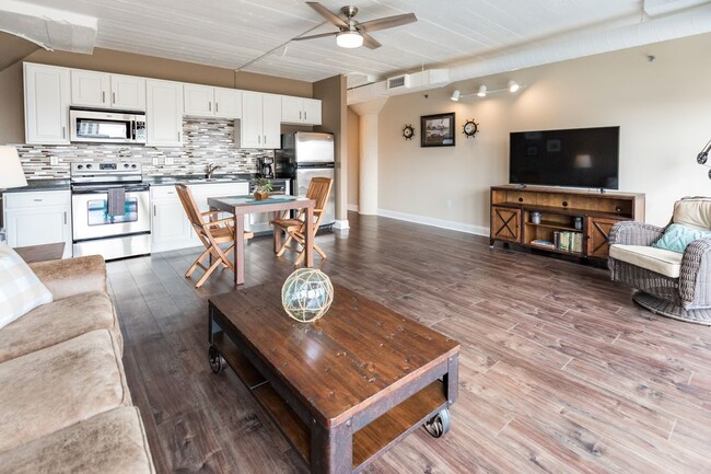 Living Room / Kitchen - 401 W Shoreline Dr