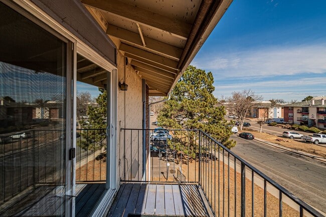 Building Photo - 2BD, 1BA Remodeled Westminster Condo. One Parking Spot. Washer/ Dryer Included.