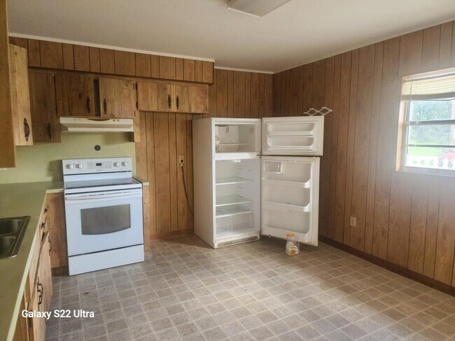 Building Photo - 1821 Los Pinos Rd