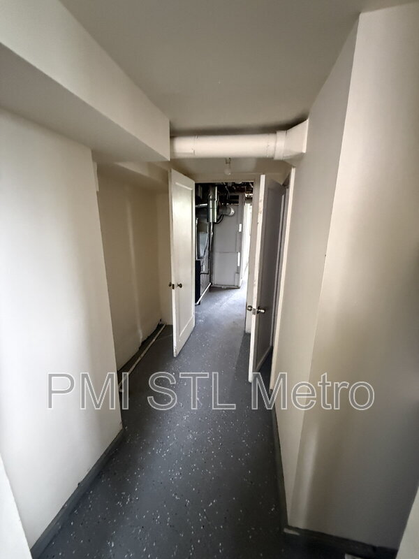 Building Photo - 10235 Cabot Dr