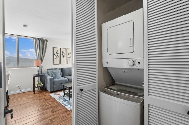 Building Photo - Elevated Island Living: High-Floor Corner Gem with Harbor & Sunset Vistas