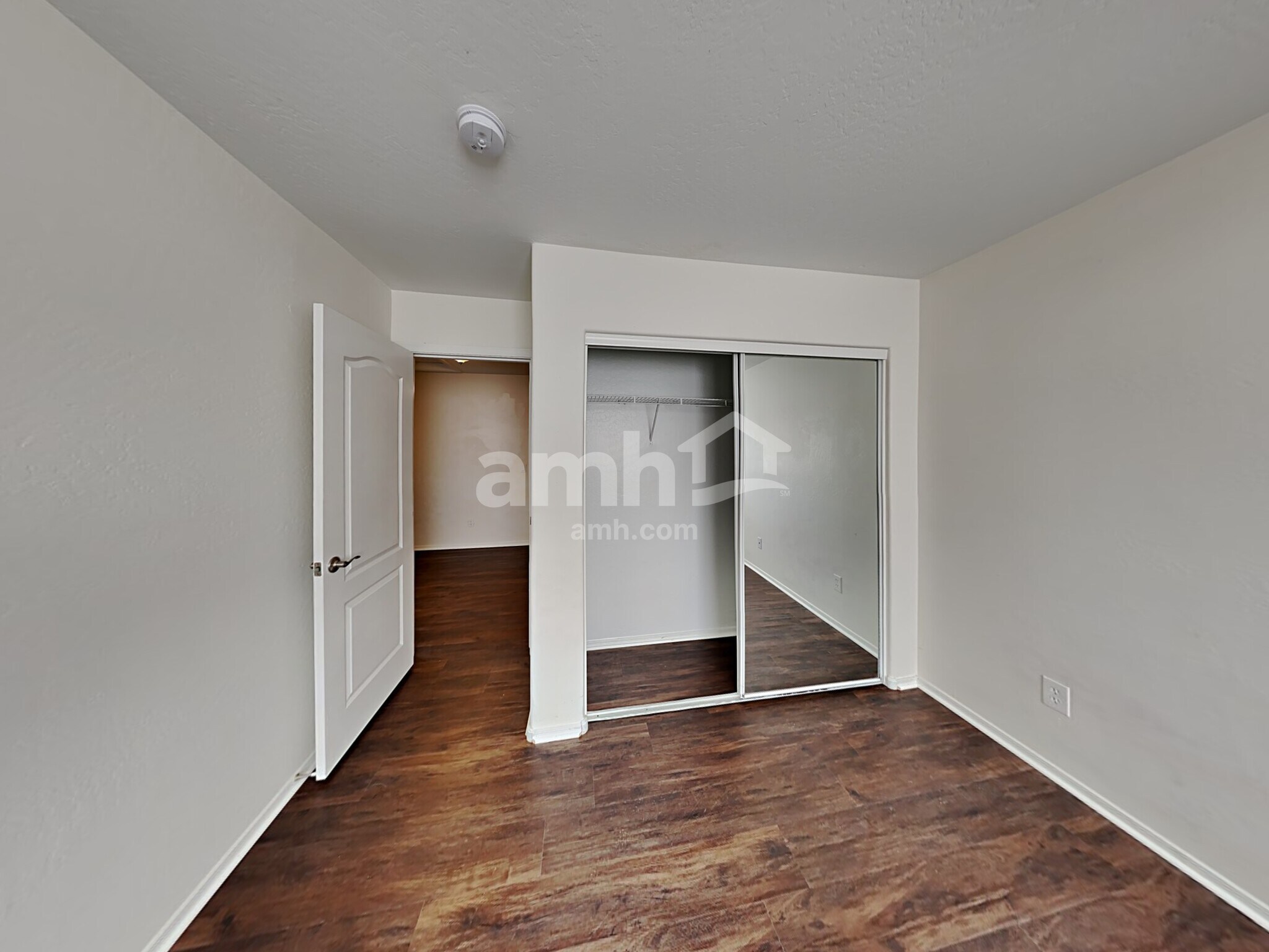 Building Photo - 10131 E Isleta Ave